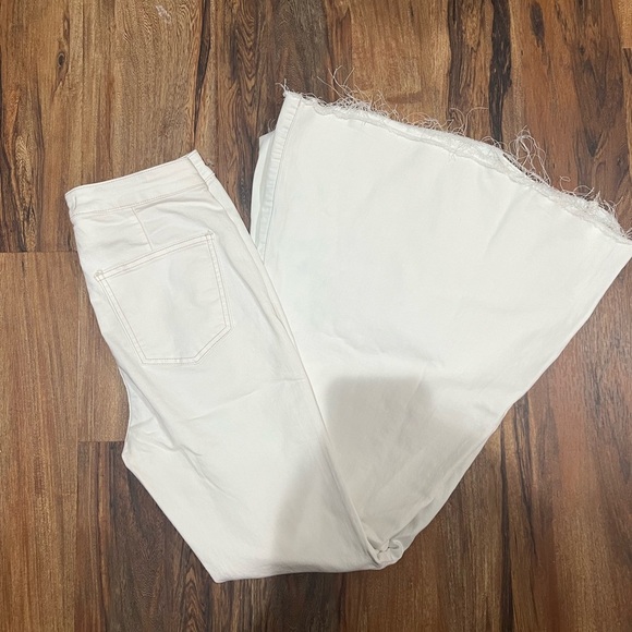 We The Free Cream Flare Jeans NWOT Size 28 Bell Bottom Flare Brown Stitching - Picture 3 of 3
